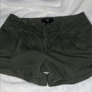 Massimo Olive Green Women’s Casual Shorts size 8